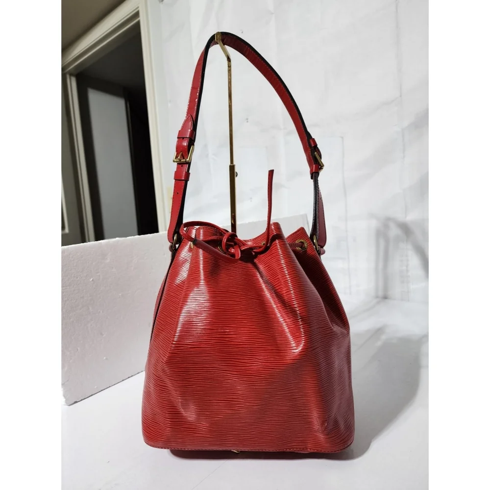 LOUIS VUITTON Epi Petit Noe Castillan Shoulder Bag Red
